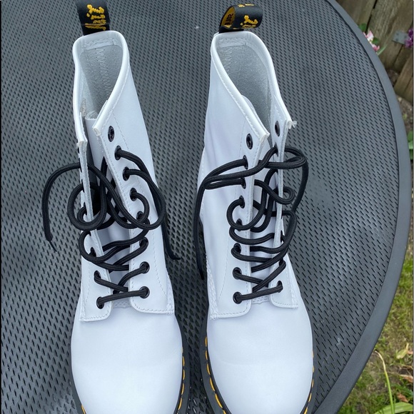 Dr. Martens iconic 1460 8-eye combat boot white size 9 perfect condition NEW - Picture 2 of 12